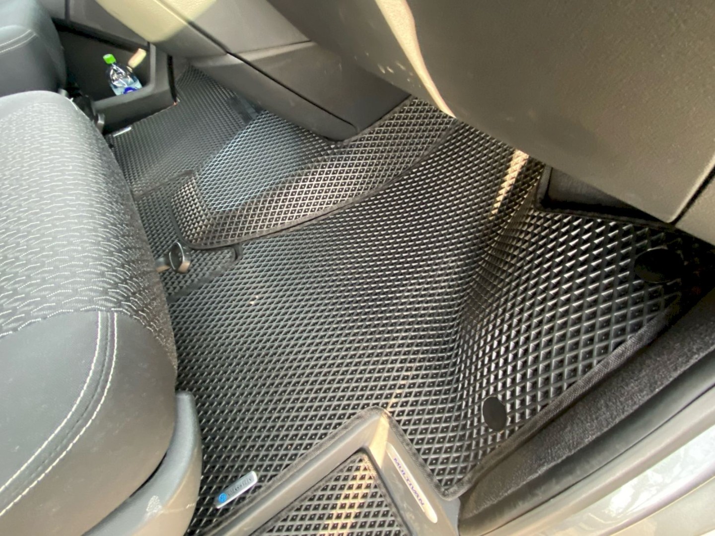 EVA автоковрики для Volkswagen T6 Multivan (7 мест) короткая база (для авто с ворсовым напольным покрытием) — aSb8EfBNnyo resized
